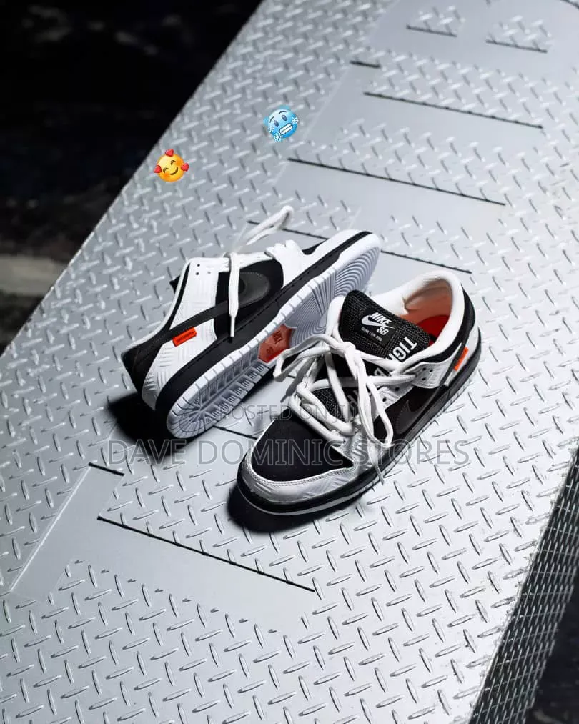 Nike Sb Dunk Low Tight Booth