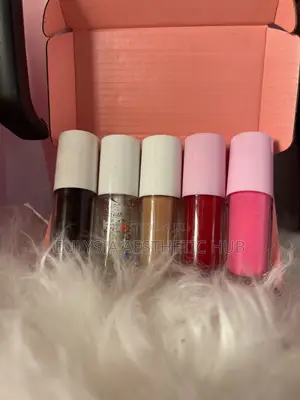 Lip Gloss Set + Free Lip Liners