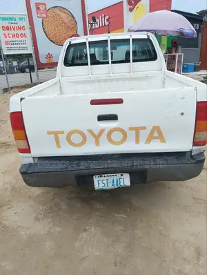 Toyota Hilux 2.0 VVTi SRX 2008 White