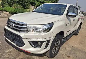 Toyota Hilux 2019 White