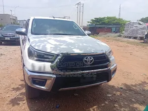 Toyota Hilux 2020 White
