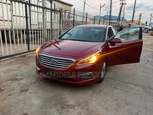 Hyundai Sonata Base Sedan FWD (2.4L 4cyl 6A) 2016 Red