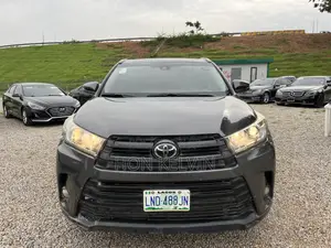 Toyota Highlander XLE 4x2 V6 (3.5L 6cyl 8A) 2017 Gray
