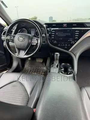 Toyota Camry SE FWD (2.5L 4cyl 8AM) 2018 Black
