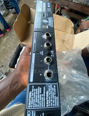 Behringer Minicom