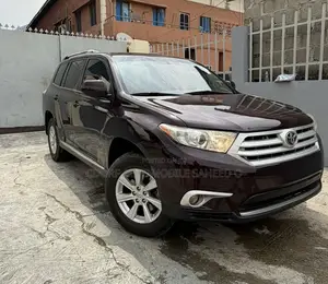 Toyota Highlander SE 2012 Brown