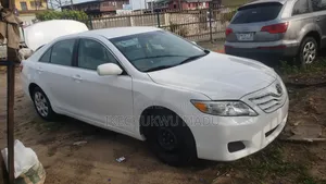 Toyota Camry XLE V6 4dr Sedan (3.5L 6cyl 6A) 2011 White