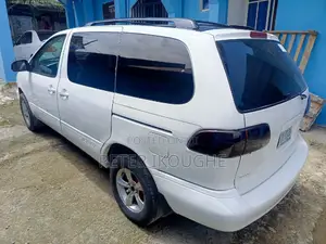Toyota Sienna 2000 White
