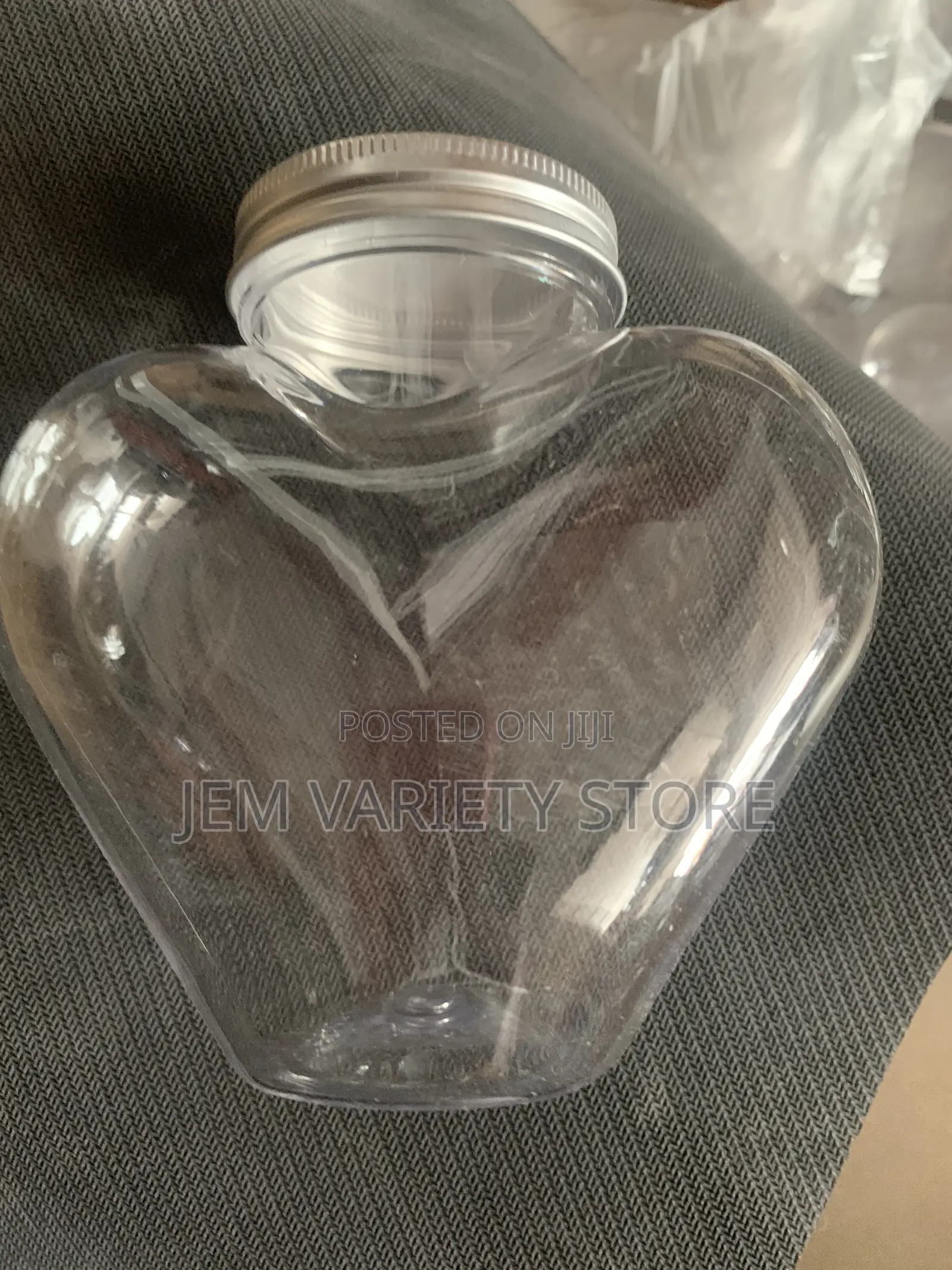 Transparent Heart Shaped Food Grade Plastic Bottles 500ml