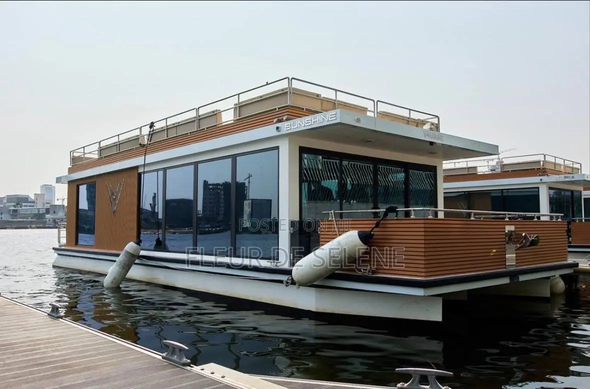30/35 Sitters House Boat Available For Hourly Rent