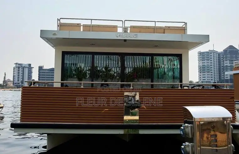 30/35 Sitters House Boat Available For Hourly Rent