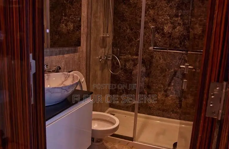30/35 Sitters House Boat Available For Hourly Rent