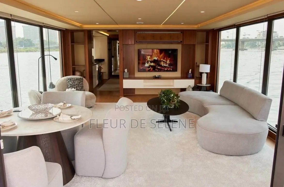 30/35 Sitters House Boat Available For Hourly Rent