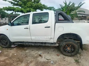Toyota Hilux 2010 White