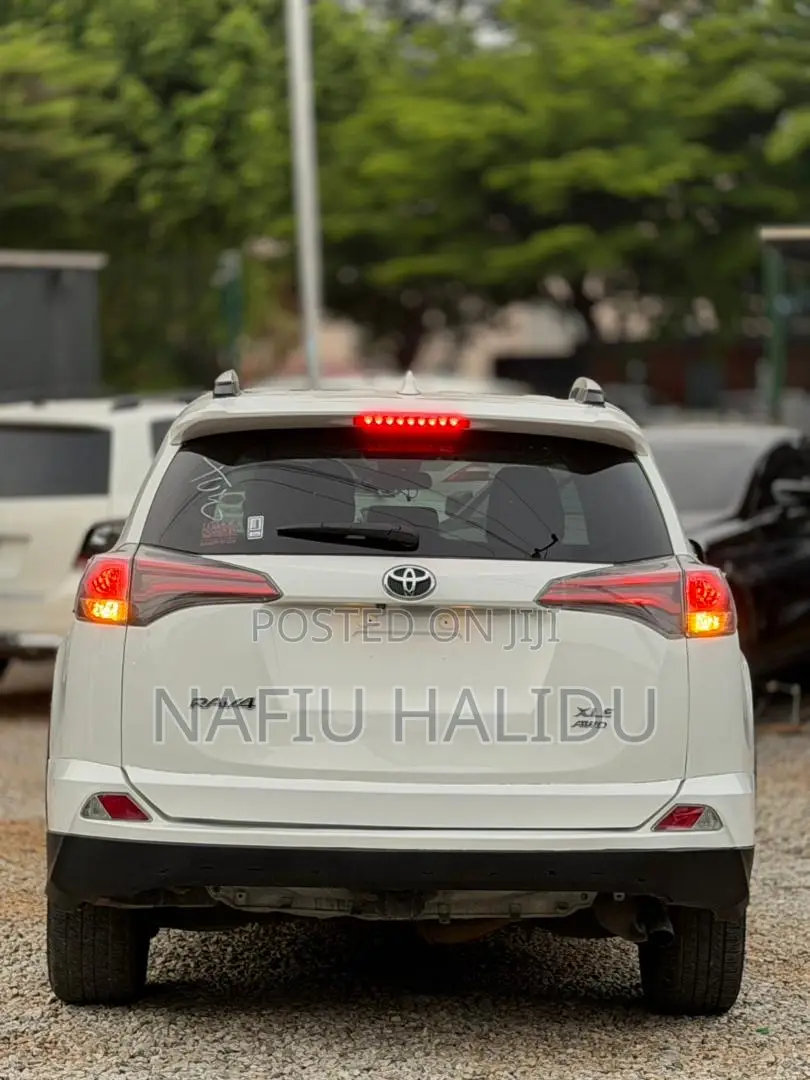 Toyota RAV4 2017 White