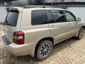 Toyota Highlander 2004 Gold