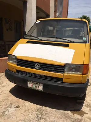 Volkswagen Transporter 2003 Yellow