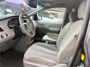 Toyota Sienna 2011 Gray