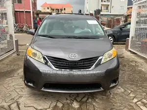 Toyota Sienna 2011 Gray