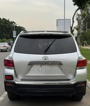 Toyota Highlander SE 2011 Silver