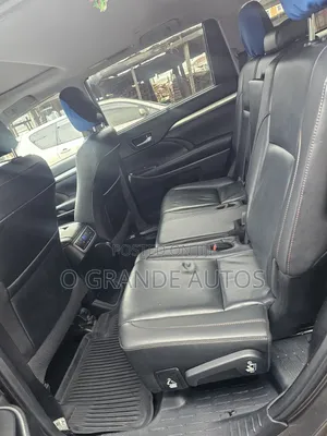 Toyota Highlander XLE 2019 Gray