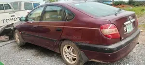 Toyota Avensis 2000 Burgundy