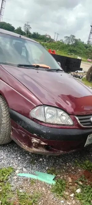 Toyota Avensis 2000 Burgundy
