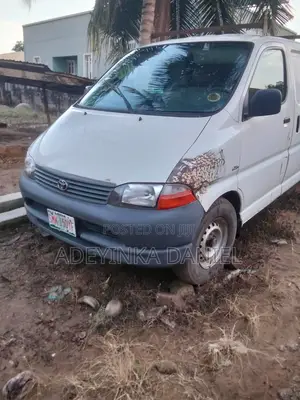 Toyota HiAce 2005 White