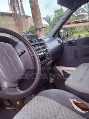 Toyota HiAce 2005 White