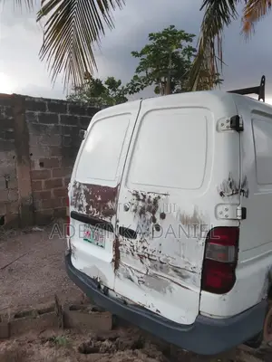 Toyota HiAce 2005 White