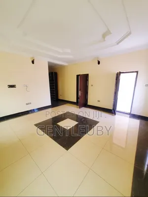 5bdrm House in West End Estate, Lekki Phase 2 for rent