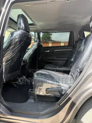Toyota Highlander SE 4x2 V6 (3.5L 6cyl 8A) 2017 Gray