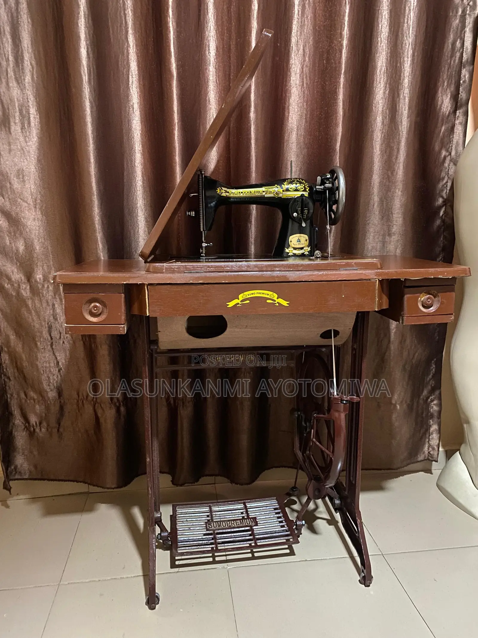 Perfectly Working Manual Sewing Machine Available