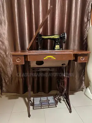 Perfectly Working Manual Sewing Machine Available