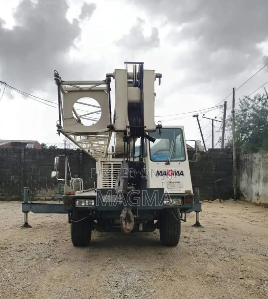 40-Ton Mobile Crane for Hire – Certified Ready for Deployment