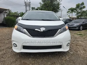 Toyota Sienna SE FWD 8-Passenger 2013 White