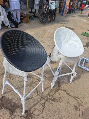 Four Leg Bracket Bar Stool