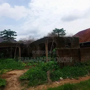 5bdrm Block of Flats in Aniekan Uko Rd, Uyo for sale