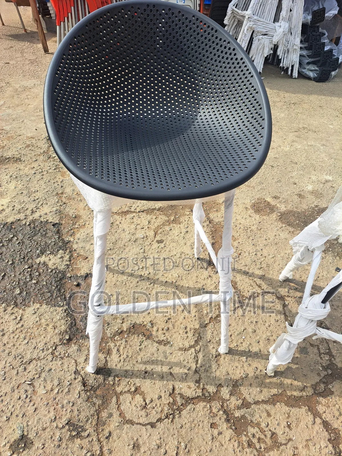 Four Leg Bracket Bar Stool