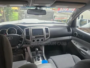 Toyota Tacoma 2005 White