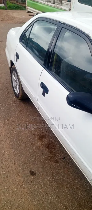Toyota Corolla 2001 White