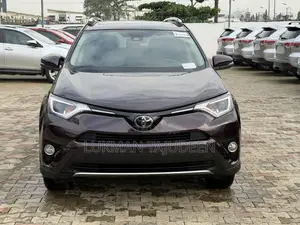 Toyota RAV4 XLE 4dr SUV (2.5L 4cyl 6A) 2018 Burgundy