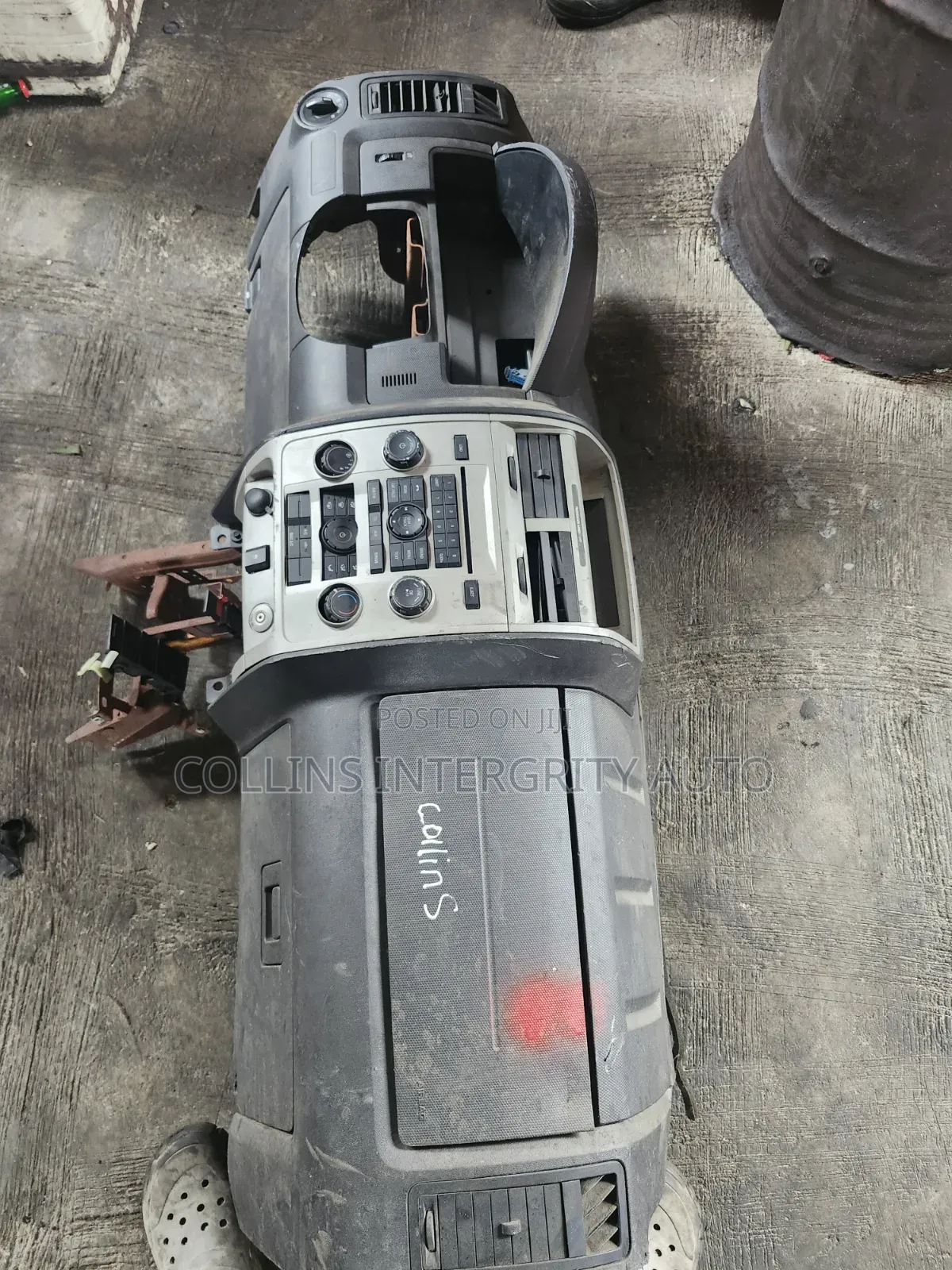 Dashboard Ford Escape 2010