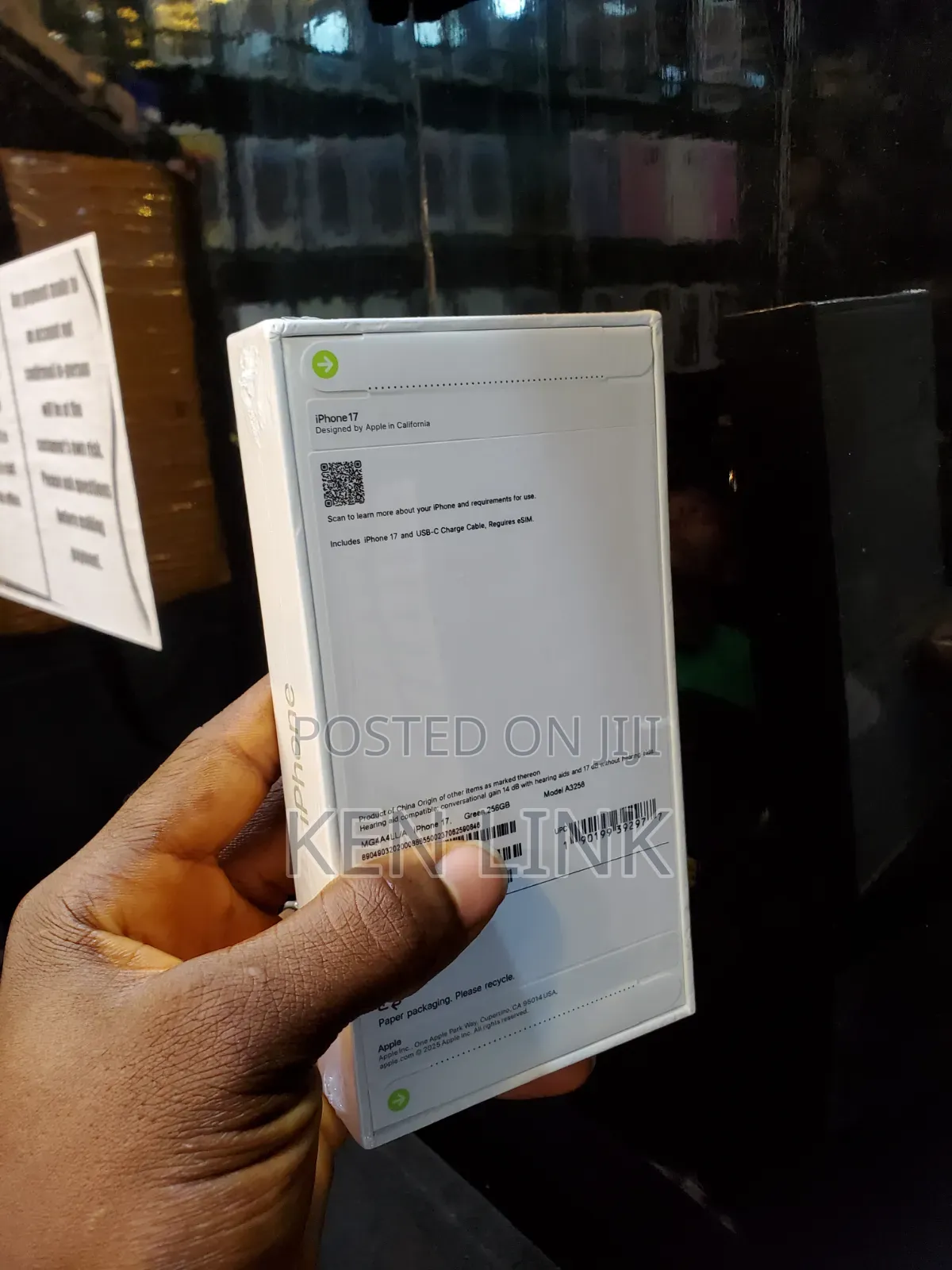 New Apple iPhone 17 256 GB Green