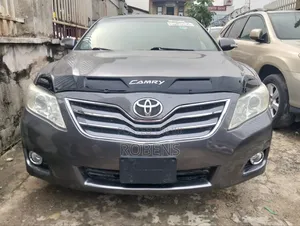 Toyota Camry XLE 4dr Sedan (2.5L 4cyl 6A) 2011 Gray