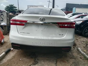 Toyota Avalon XLE Sedar FWD (3.5L 6cyl 6A) 2013 White