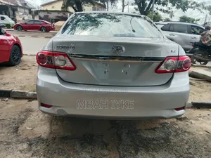 Toyota Corolla LE 4dr Sedan (1.8L 4cyl 4A) 2012 Silver