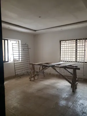 3bdrm Block of Flats in Allen Avenue for rent