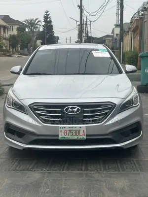 Hyundai Sonata Limited Sedan FWD (2.4L 4cyl 6A) 2017 Silver