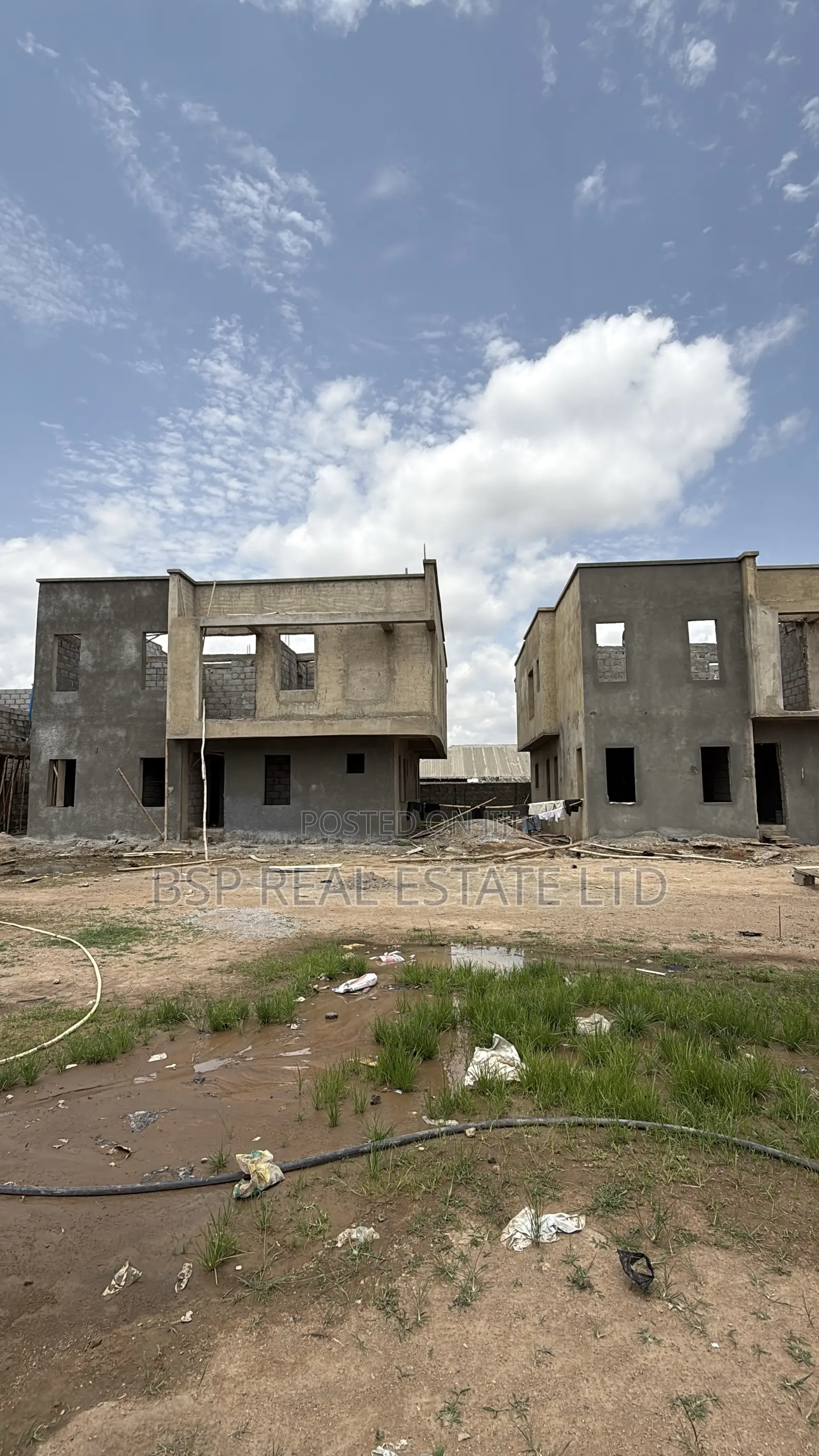 4 Bedrooms Fully Detached Duplex With a Boys Quarters,